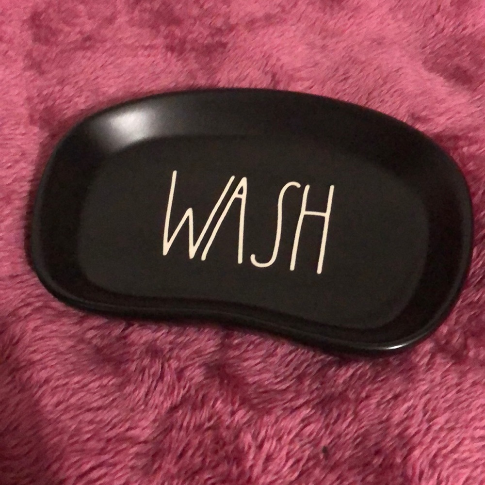 Wash dish in black by Rae Dunn